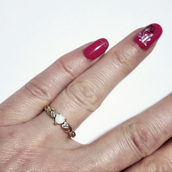 10K Gold Opal Heart ❤️ Ring size 7 - Picture 7 of 11